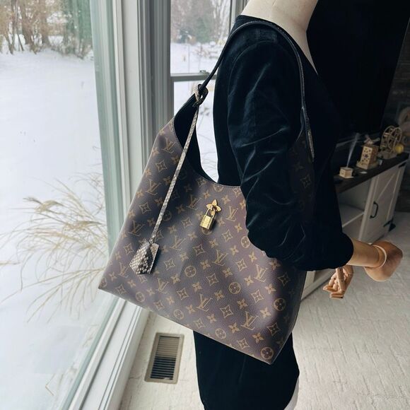 Louis Vuitton Flower Hobo Python strap - Picture 2 of 16